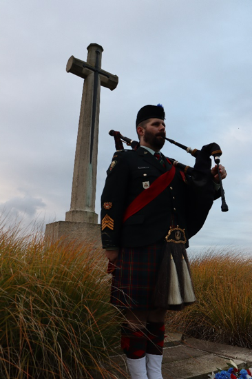 Pipe Major Master Warrant Office Dan Locke Plays Bagpies At Reded Ceremony