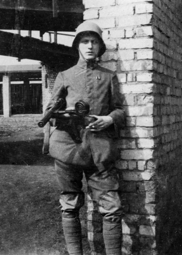 Black and white photo of a World War One German Stormtrooper holding a submachine gun.