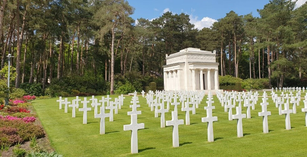 WHY ARE THERE AMERICAN WORLD WAR SOLDIERS BURIED IN SURREY?