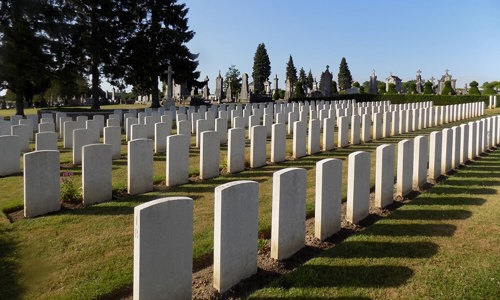 Beauval Communal Cemetery - lines of war gravestones