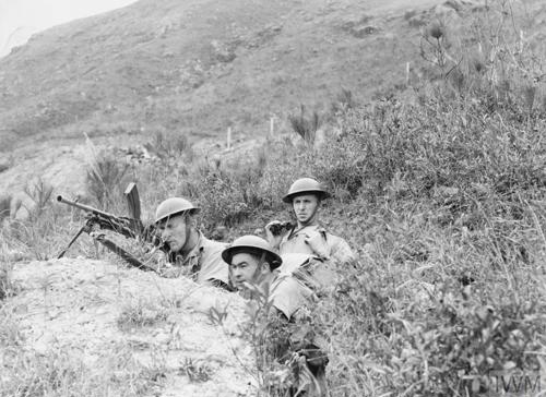 Canadian troops dig in at Hong Kong, 1941