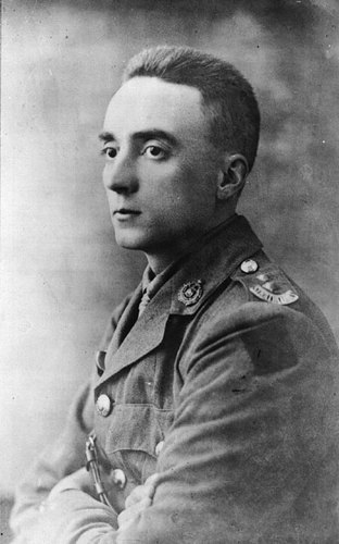 Portrait of Gordon Flowerdew in his Canadian Cavalry Brigade uniform.