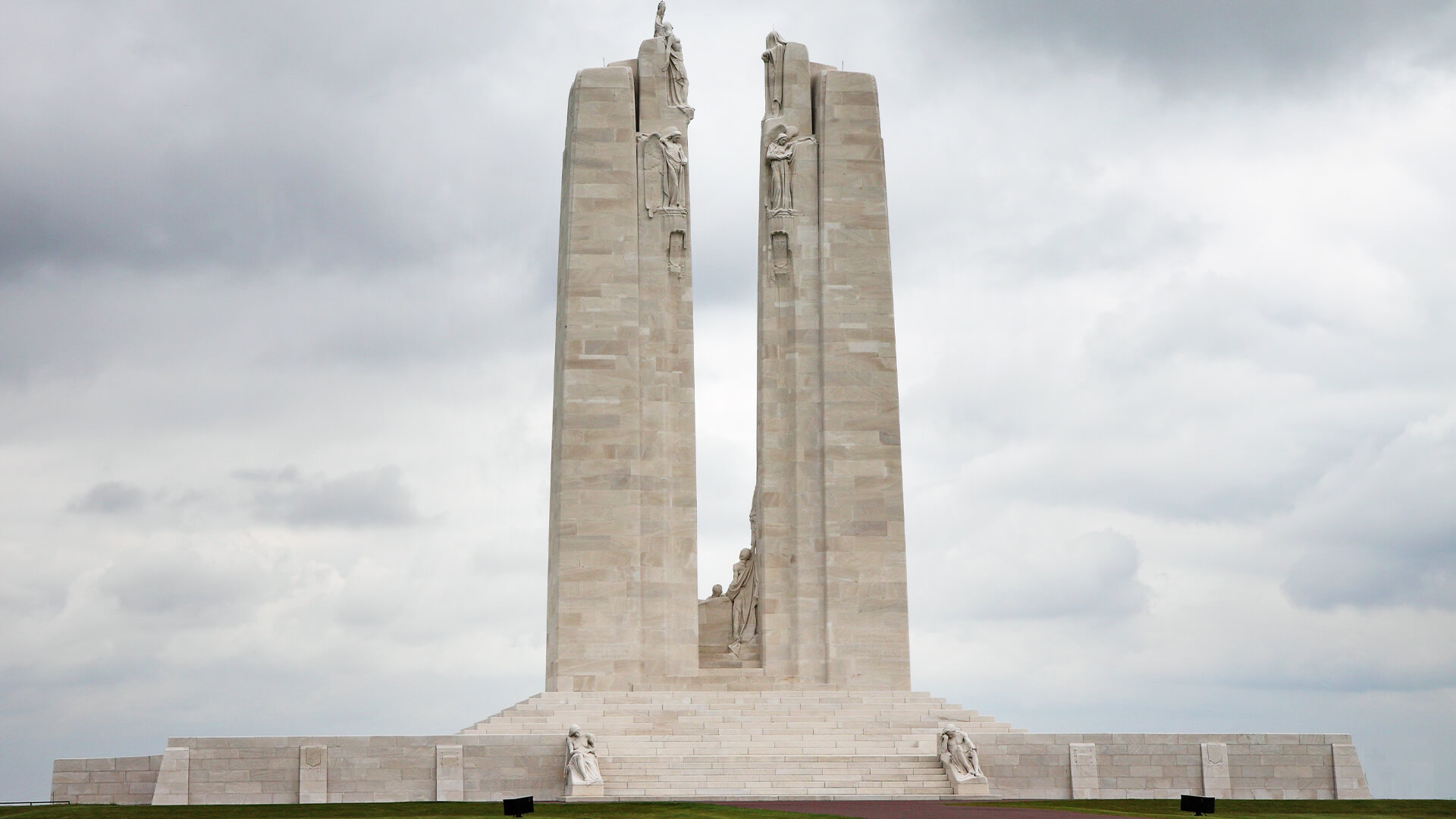 The Beaumont-Hamel Newfoundland Memorial (Somme) and The Vimy Memorial (Pas-de-Calais)