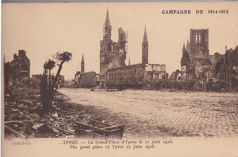 Sepia photo of Ypres Town Centre after the Second Battle of Ypres. The medieval cloth all has been hit by artillery and left in ruins. Other buildings are in rubble.